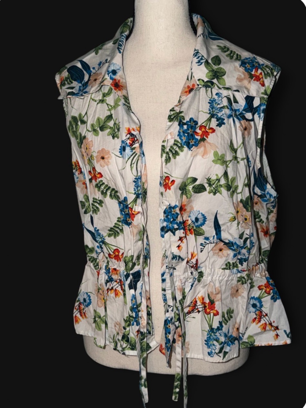 New York & Company White Floral Drawstring Sleeveless Button-Front Top